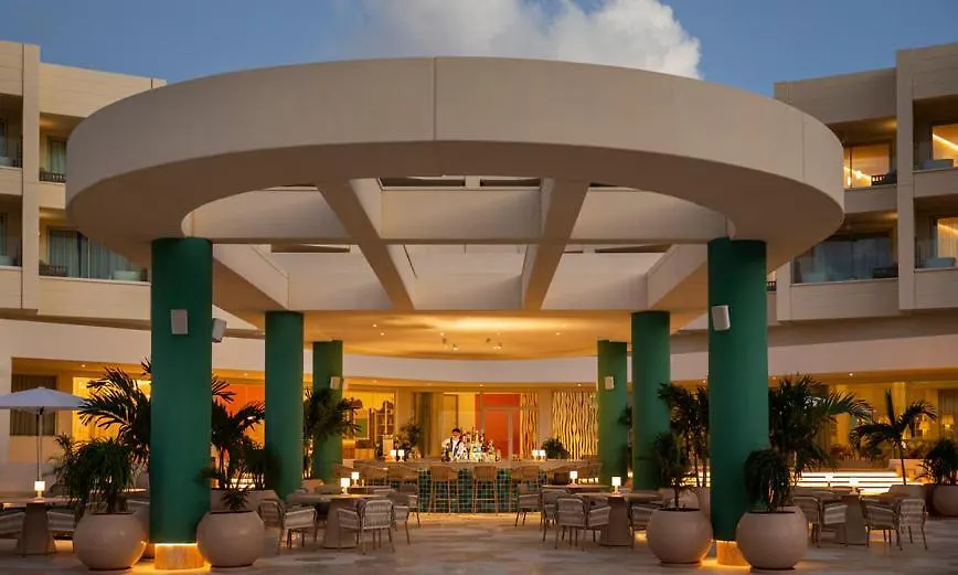 2 Min Walk To Eagle Beach W Pool, Gym & Spa شاطئ بالم بيت للعطل