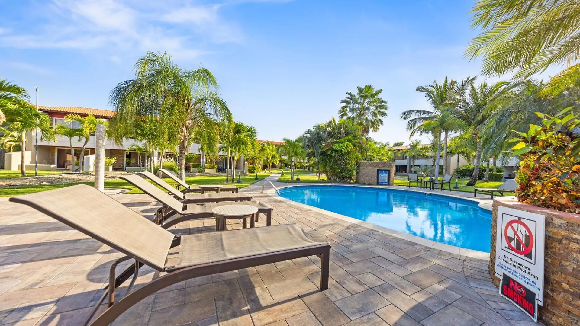 2 Min Walk To Eagle Beach W Pool, Gym & Spa Aruba