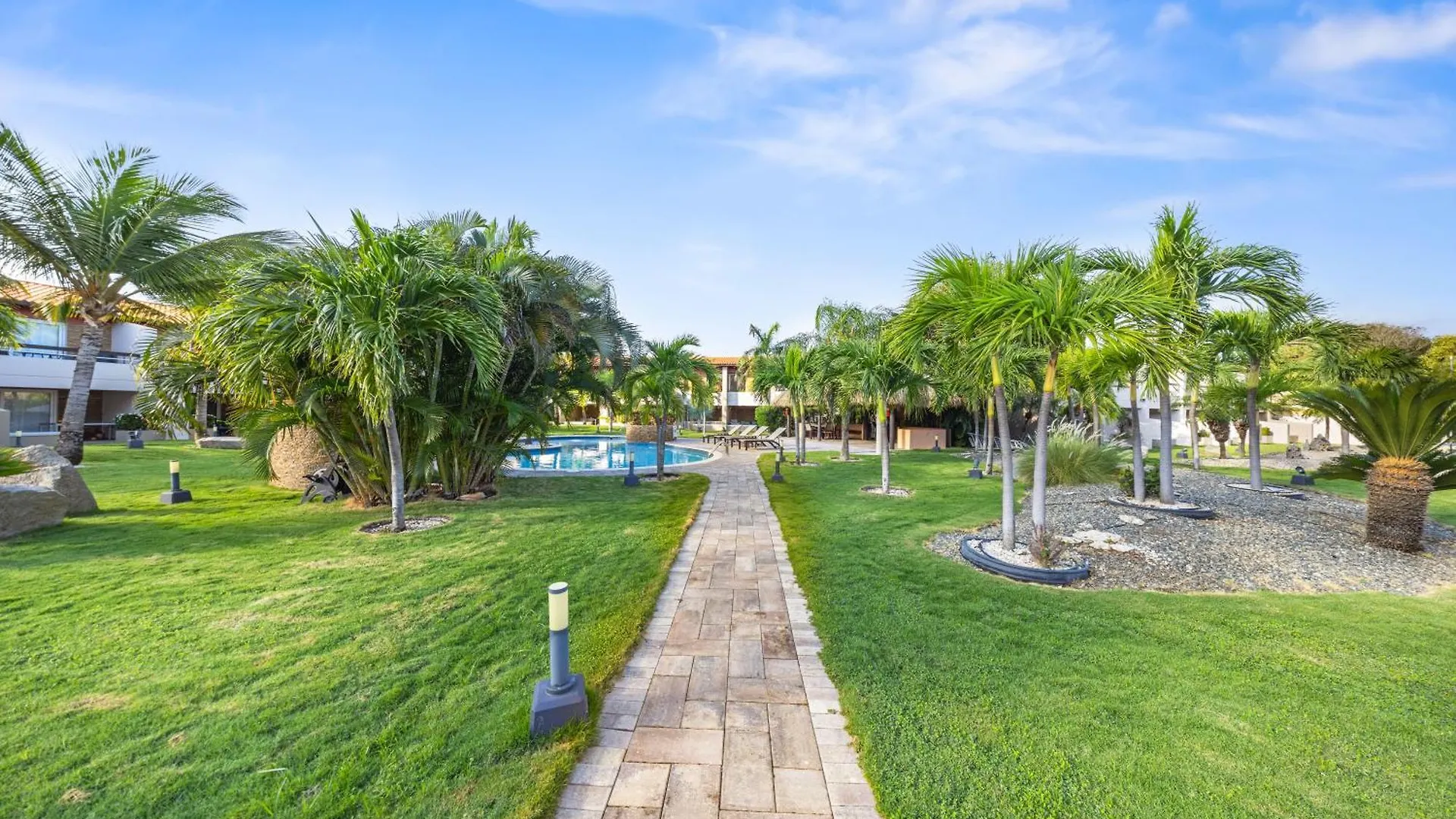 Holiday home 2 Min Walk To Eagle Beach W Pool, Gym & Spa