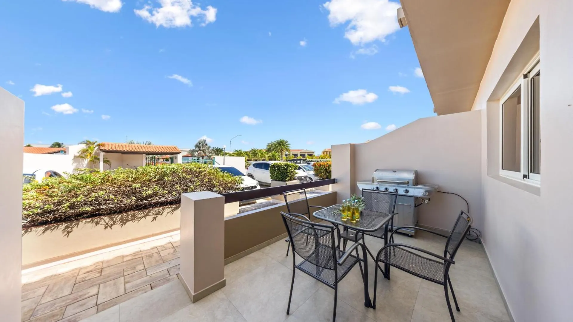 2 Min Walk To Eagle Beach W Pool, Gym & Spa 0*, Palm Beach Aruba