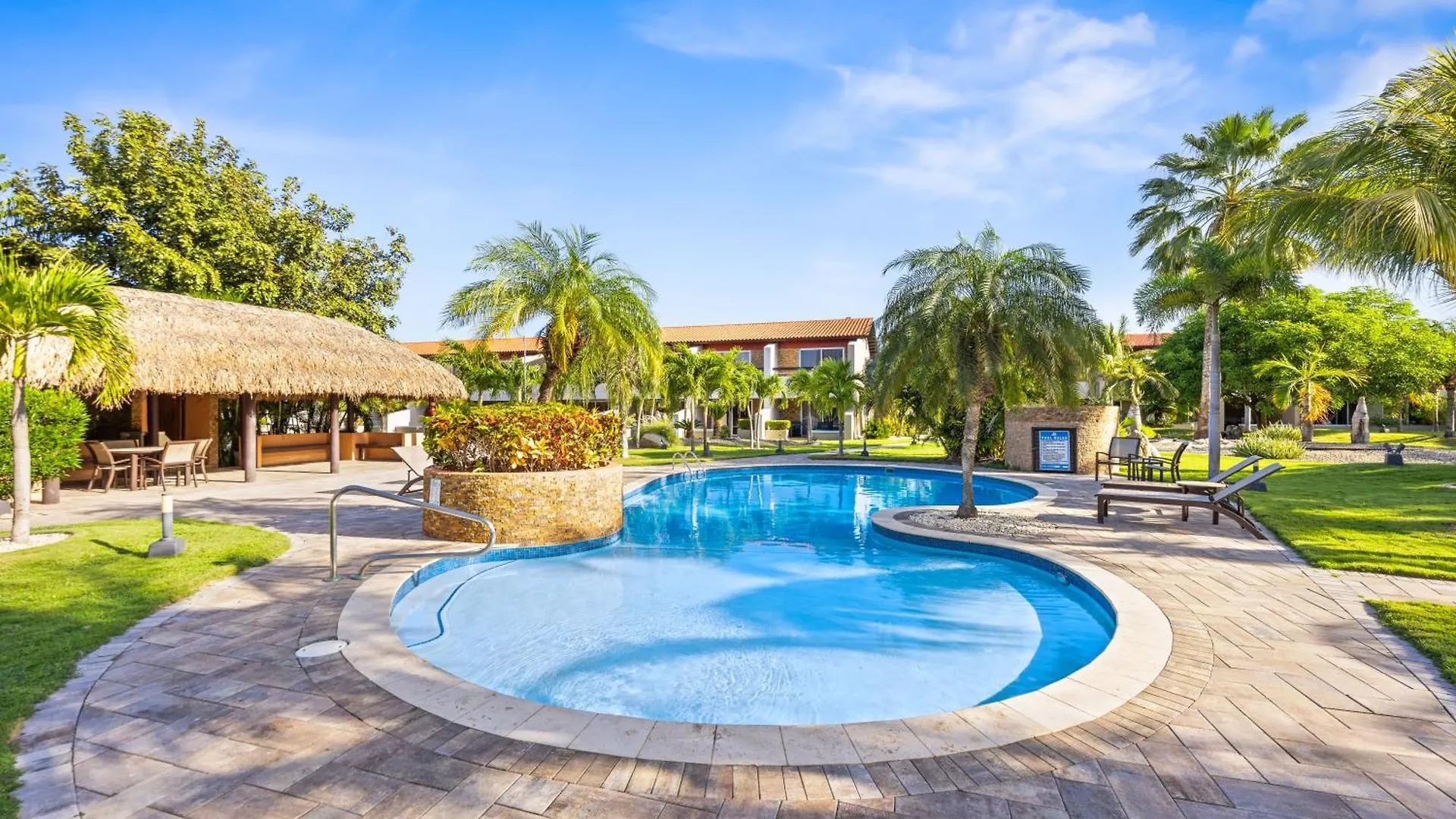 2 Min Walk To Eagle Beach W Pool, Gym & Spa 0*, Palm Beach