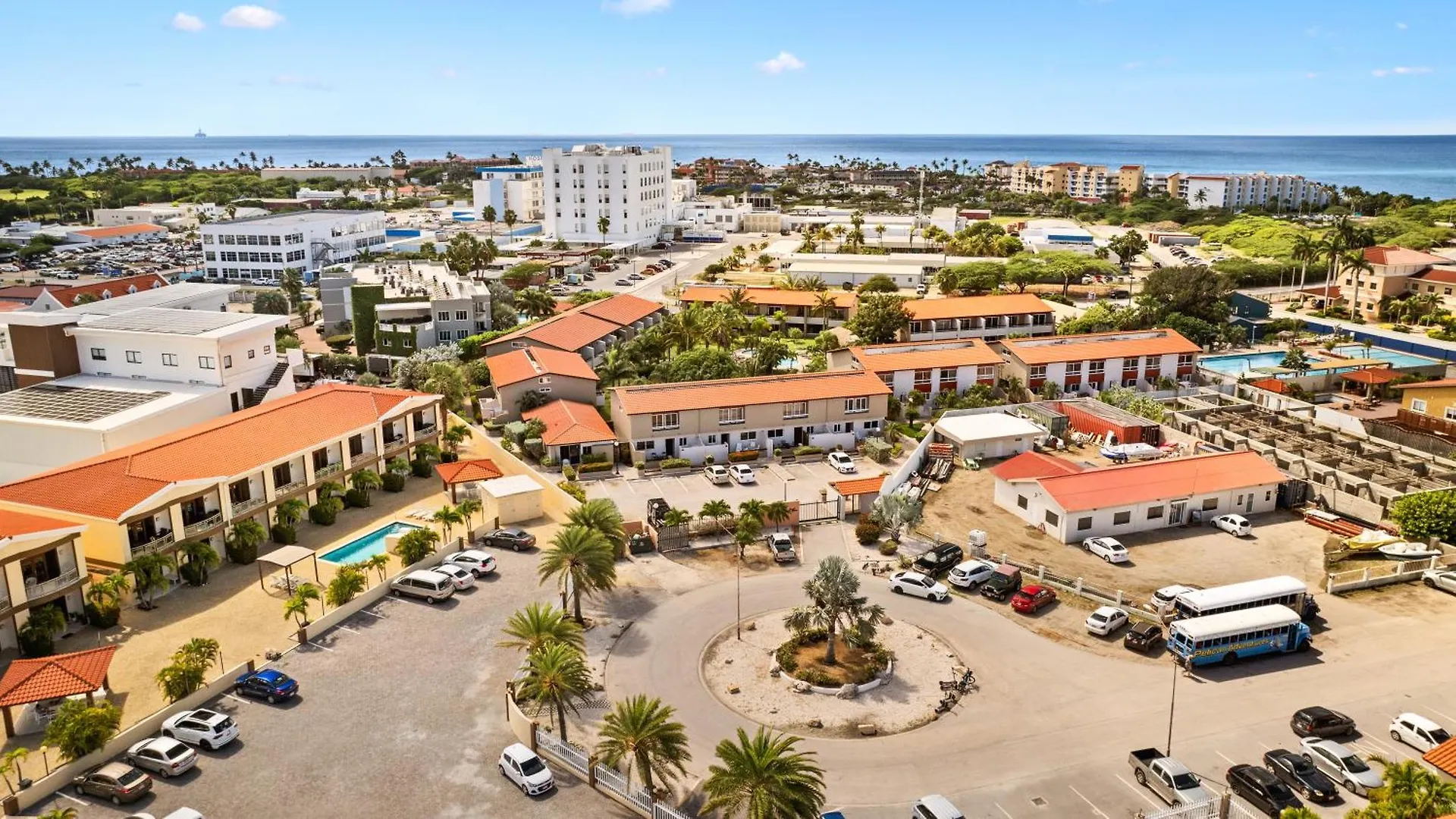 2 Min Walk To Eagle Beach W Pool, Gym & Spa
