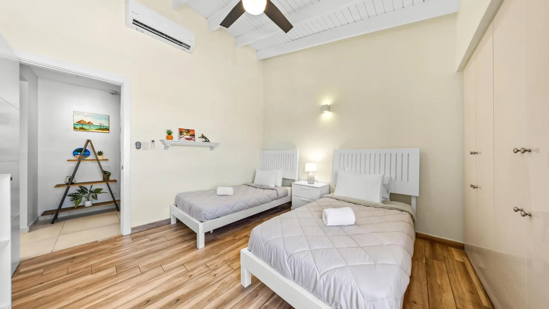 2 Min Walk To Eagle Beach W Pool, Gym & Spa 0*, Palm Beach