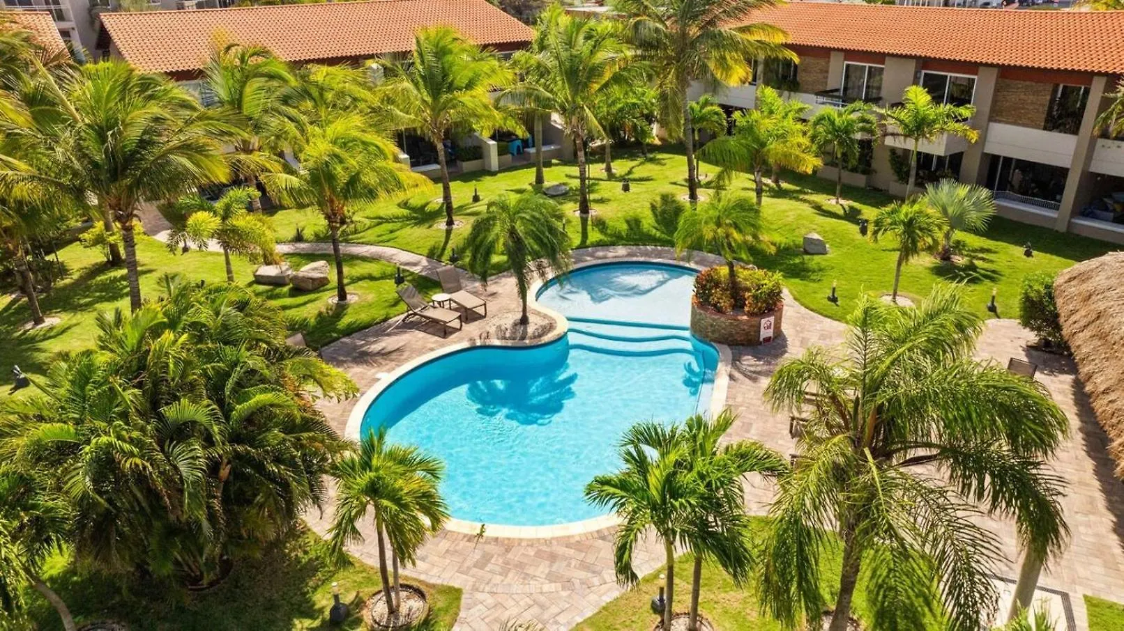 2 Min Walk To Eagle Beach W Pool, Gym & Spa