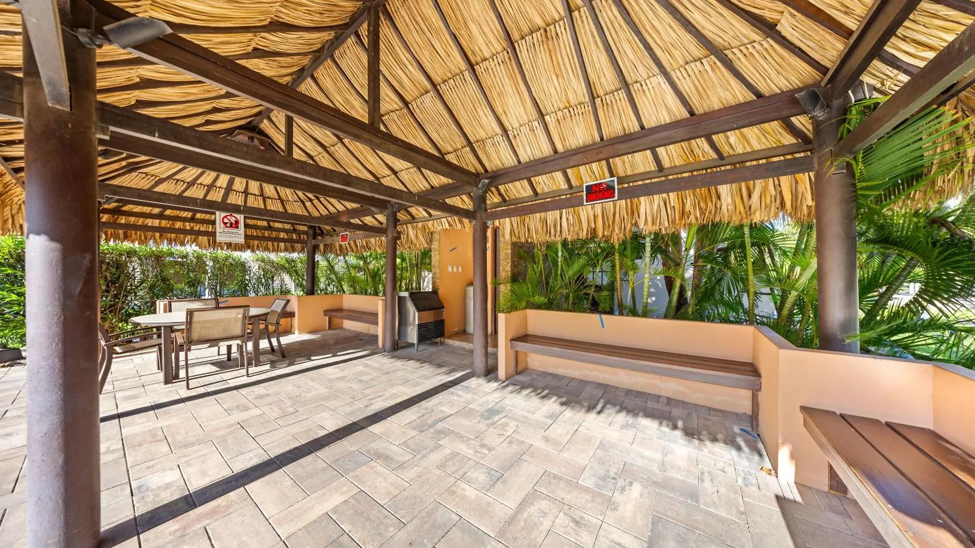 2 Min Walk To Eagle Beach W Pool, Gym & Spa 0*, Palm Beach
