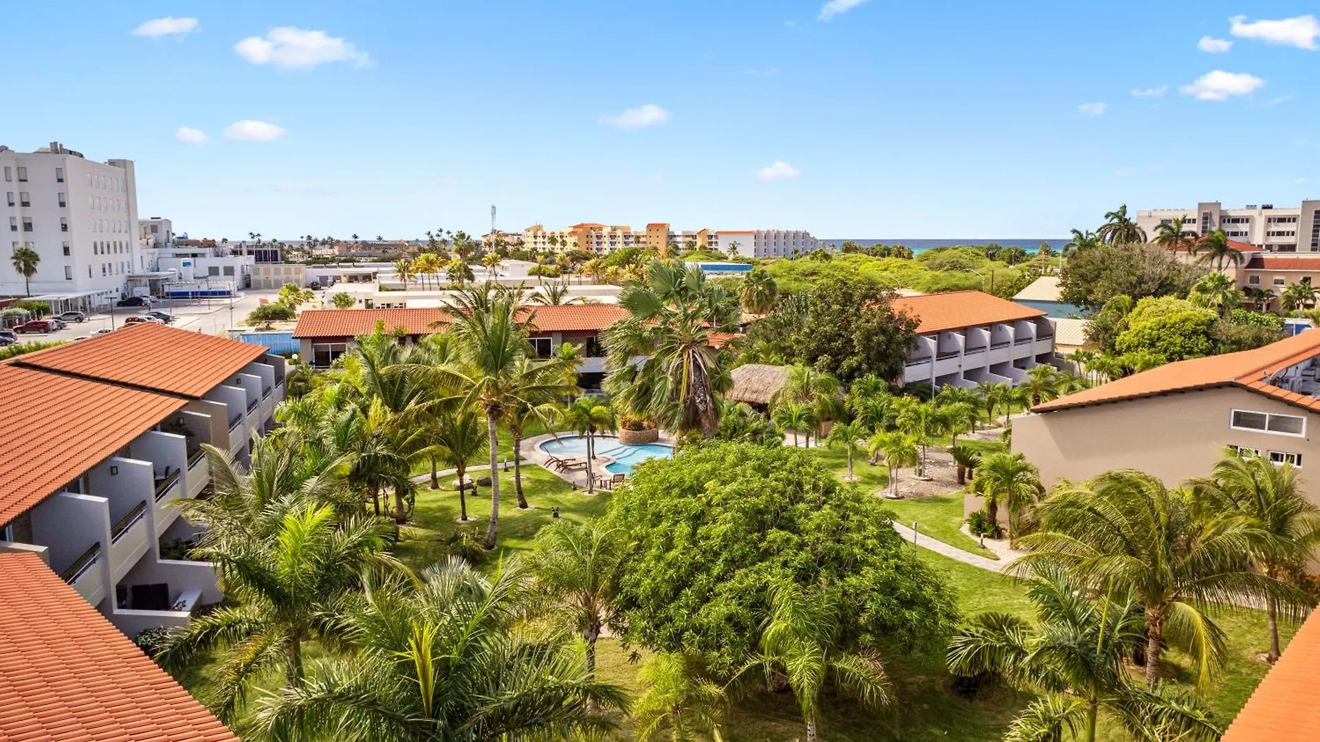 2 Min Walk To Eagle Beach W Pool, Gym & Spa Holiday home Palm Beach