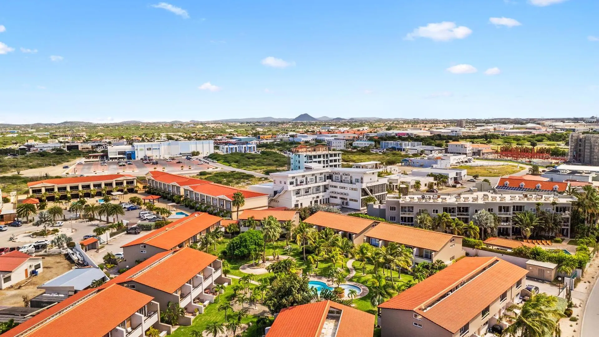 Holiday home 2 Min Walk To Eagle Beach W Pool, Gym & Spa Palm Beach