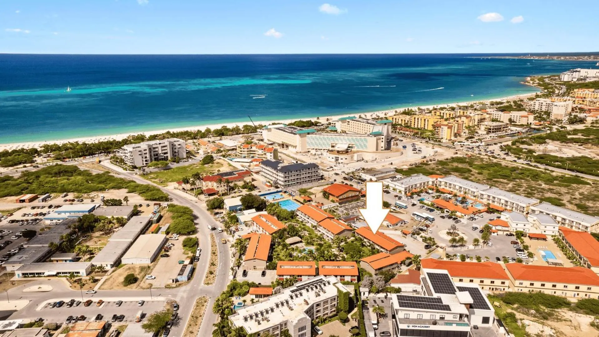 2 Min Walk To Eagle Beach W Pool, Gym & Spa Holiday home Palm Beach